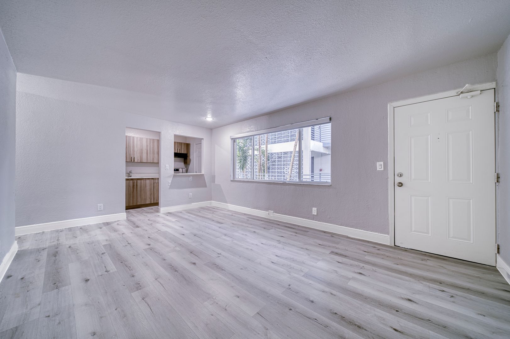 North Miami Apartment: Prestige Pointe