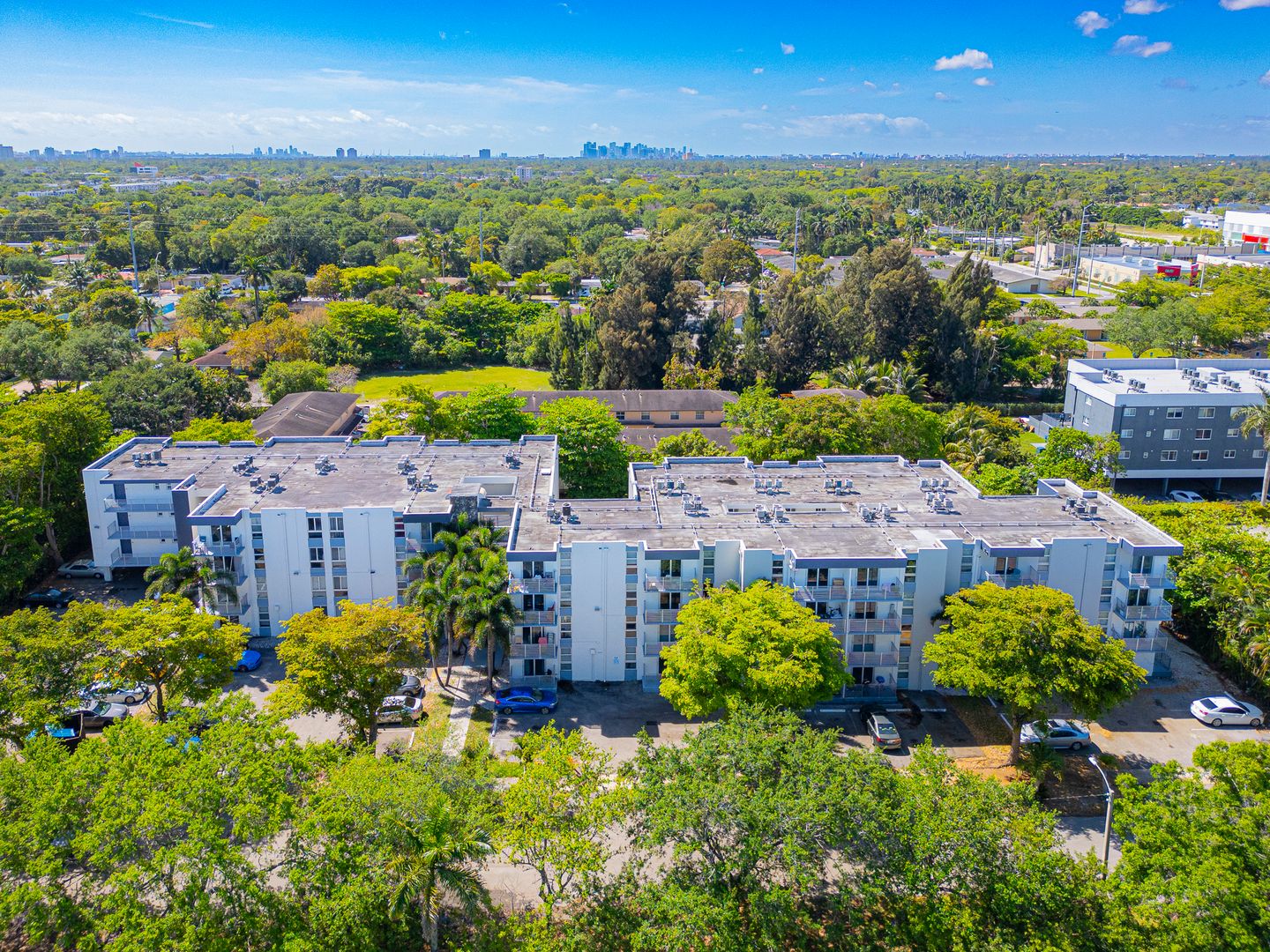 North Miami Apartment: Prestige Vista