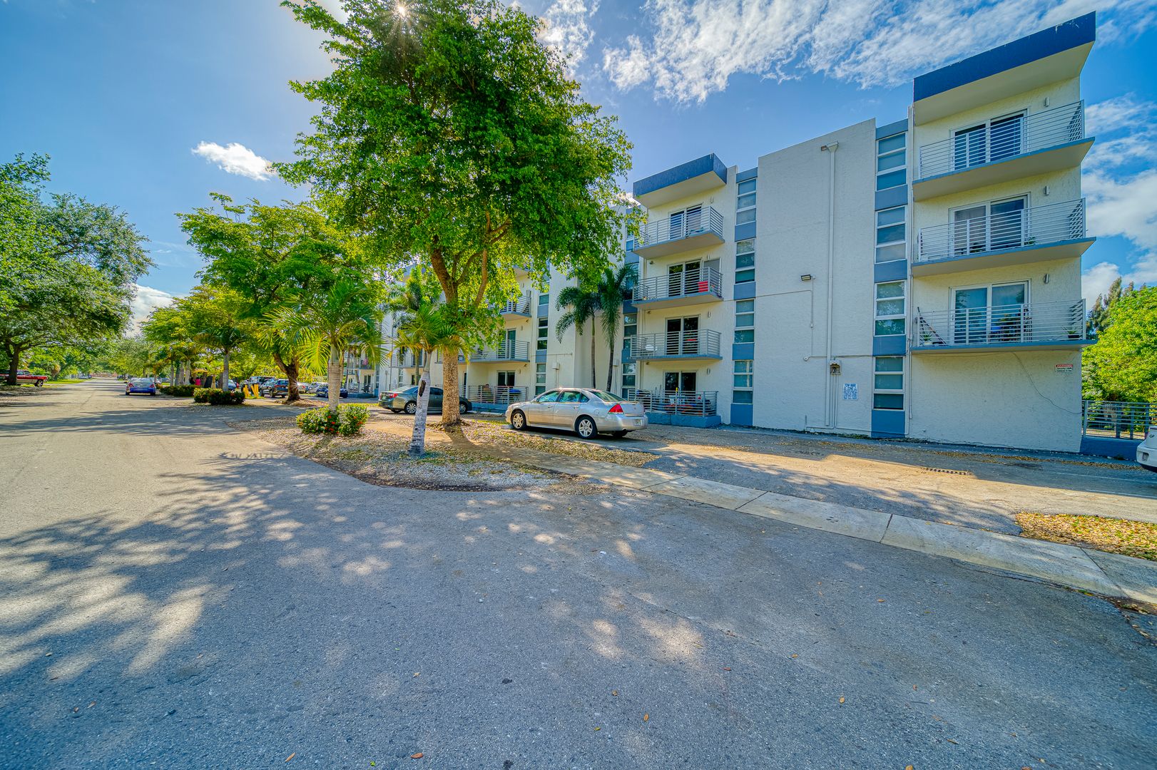 North Miami Apartment: Prestige Vista