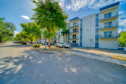 Modern Renovated Unit in North Miami! – photo 1
