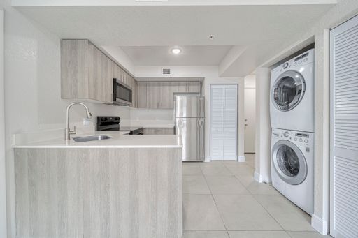 Modern Renovated Unit in North Miami! – photo 1