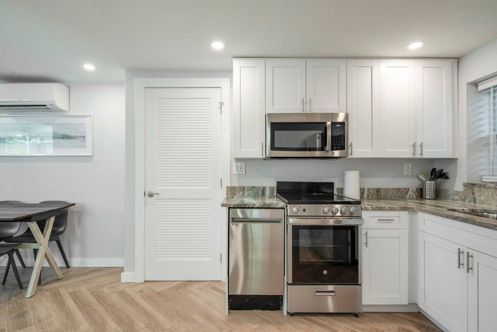 Dunedin Apartment: 405 Locklie Street