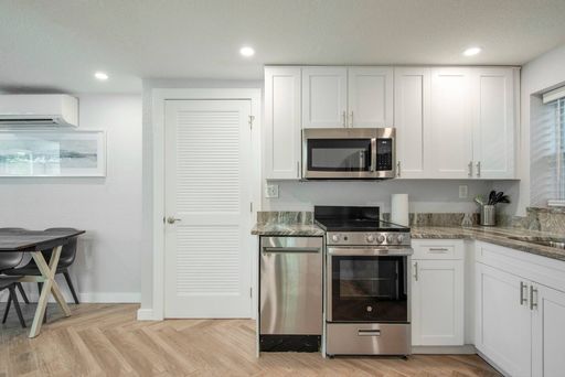 405.5 A - Newly renovated 2 bedroom 1 Bath – photo 1