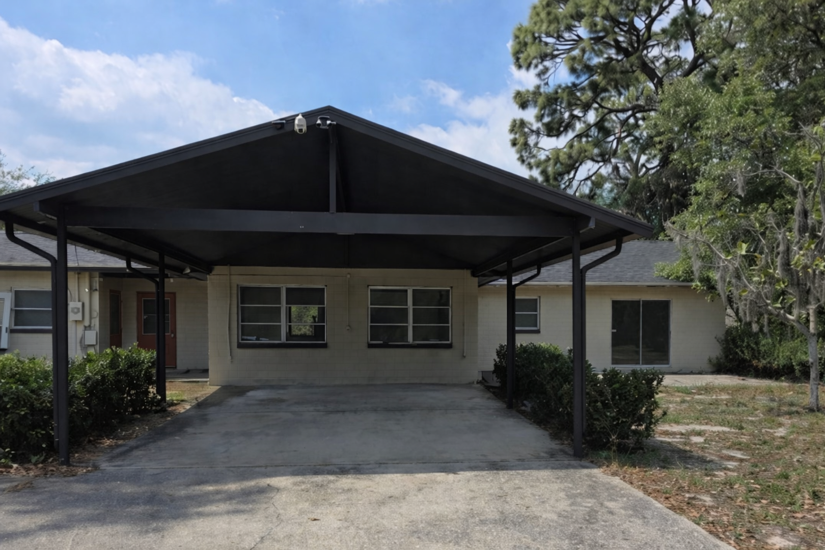 Holiday House: 5015 Darlington Rd