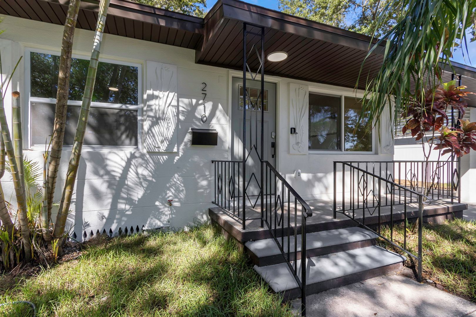 St. Petersburg House: 2710 Boca Ciega Dr N.