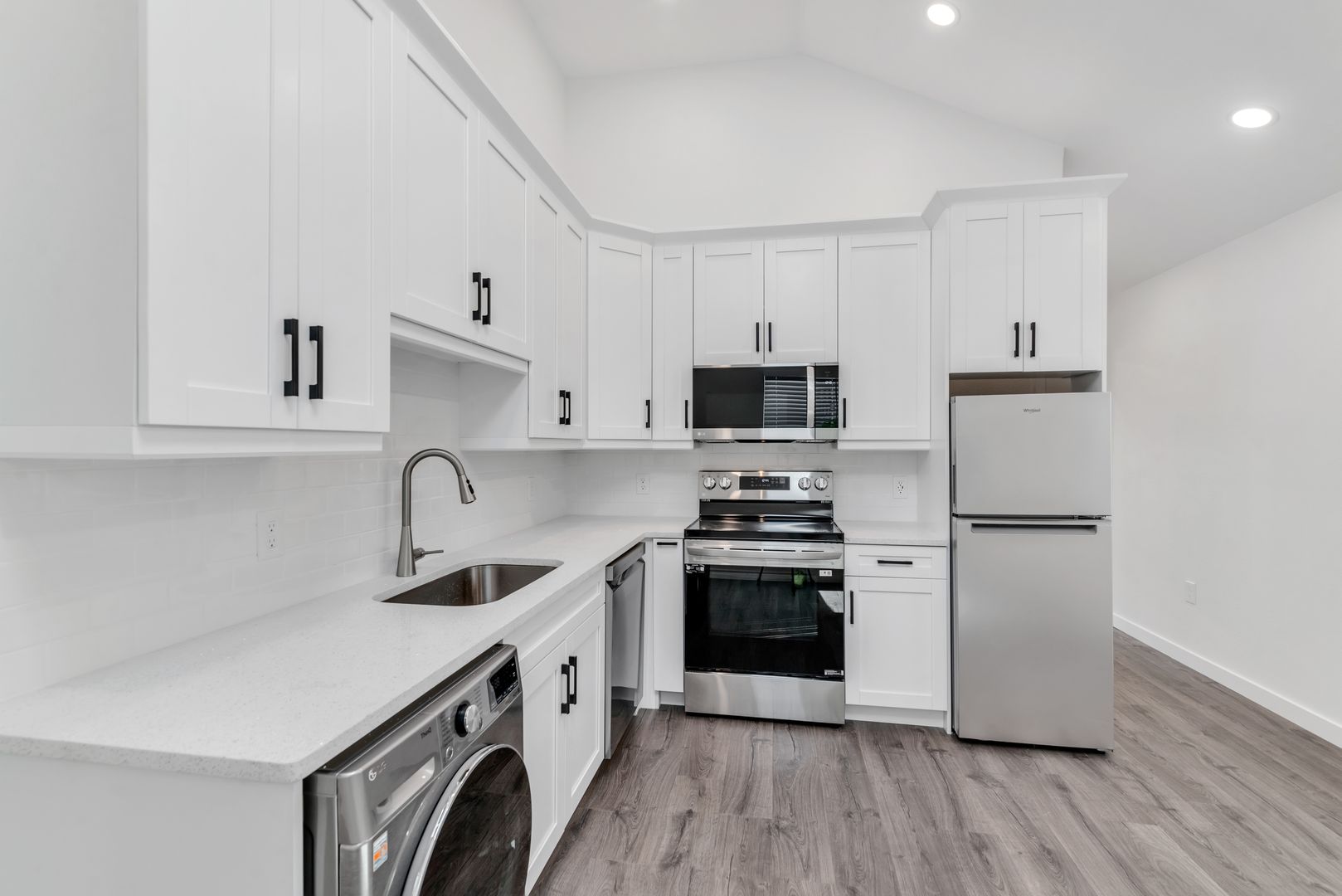 Saint Petersburg Apartment: 158 17th Ave SE