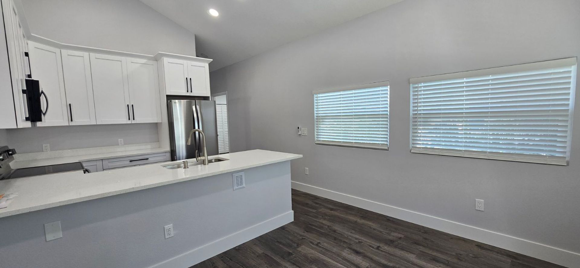 Saint Petersburg Apartment: 165 17th Ave SE