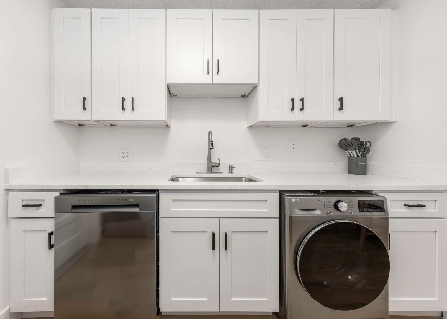 Dunedin Apartment: 600 Douglas Ave