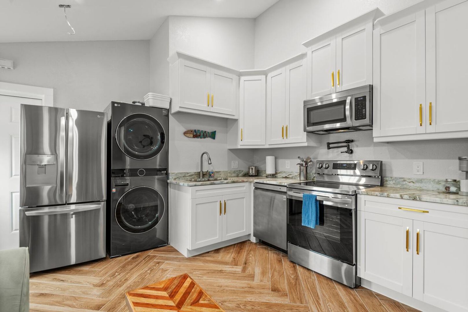 Dunedin Apartment: 403 Locklie St