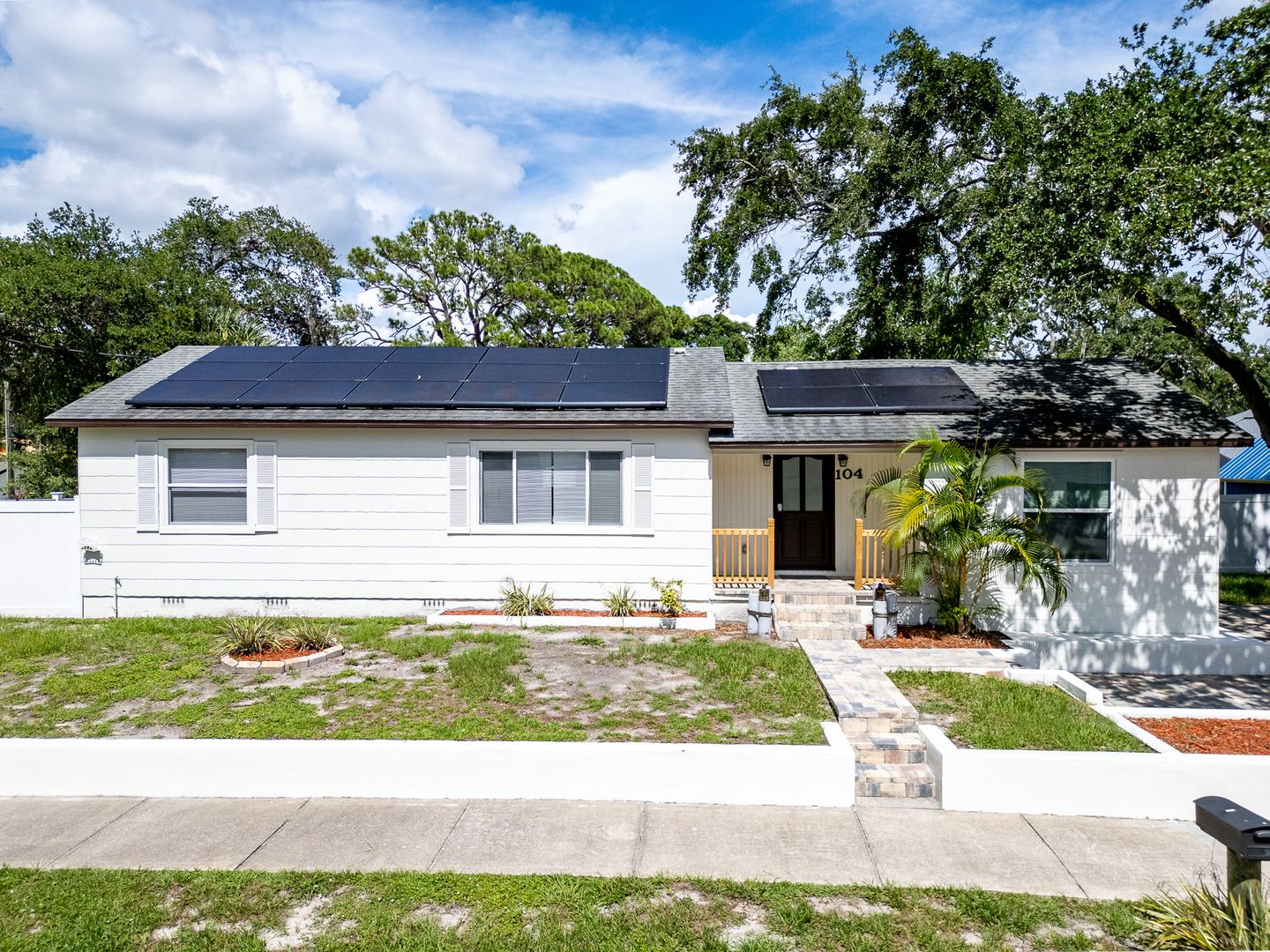 Safety Harbor House: 104 11th Ave S