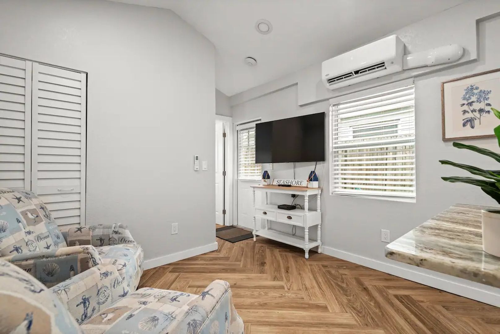 Dunedin Apartment: 405 Locklie Street