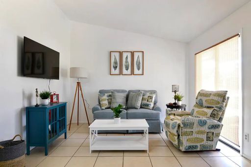 580 Unit 1 - Fully remodeled 1 bedroom 1bath – photo 1