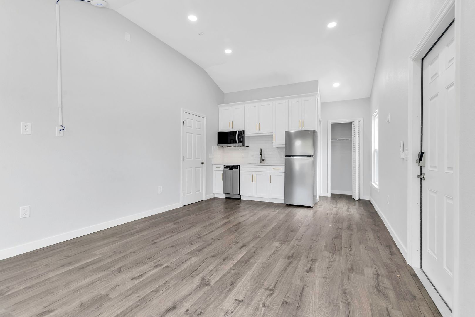 Dunedin Apartment: 1156 Angle Rd