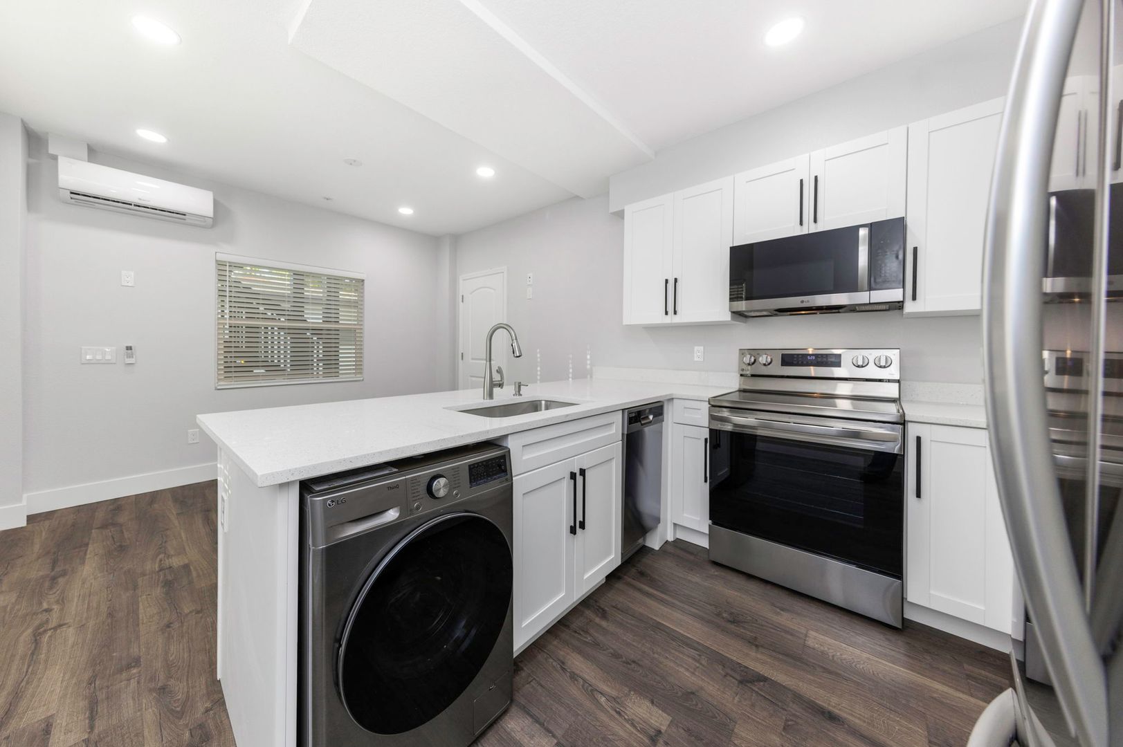 Saint Petersburg Apartment: 165 17th Ave SE