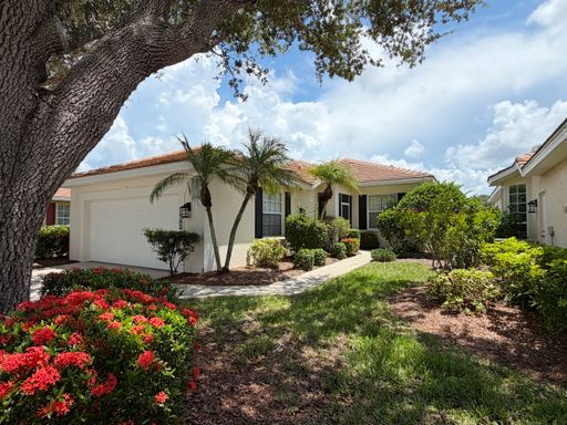 Lakefront Home, Private Hot Tub & Hassle-Free Living! – photo 1