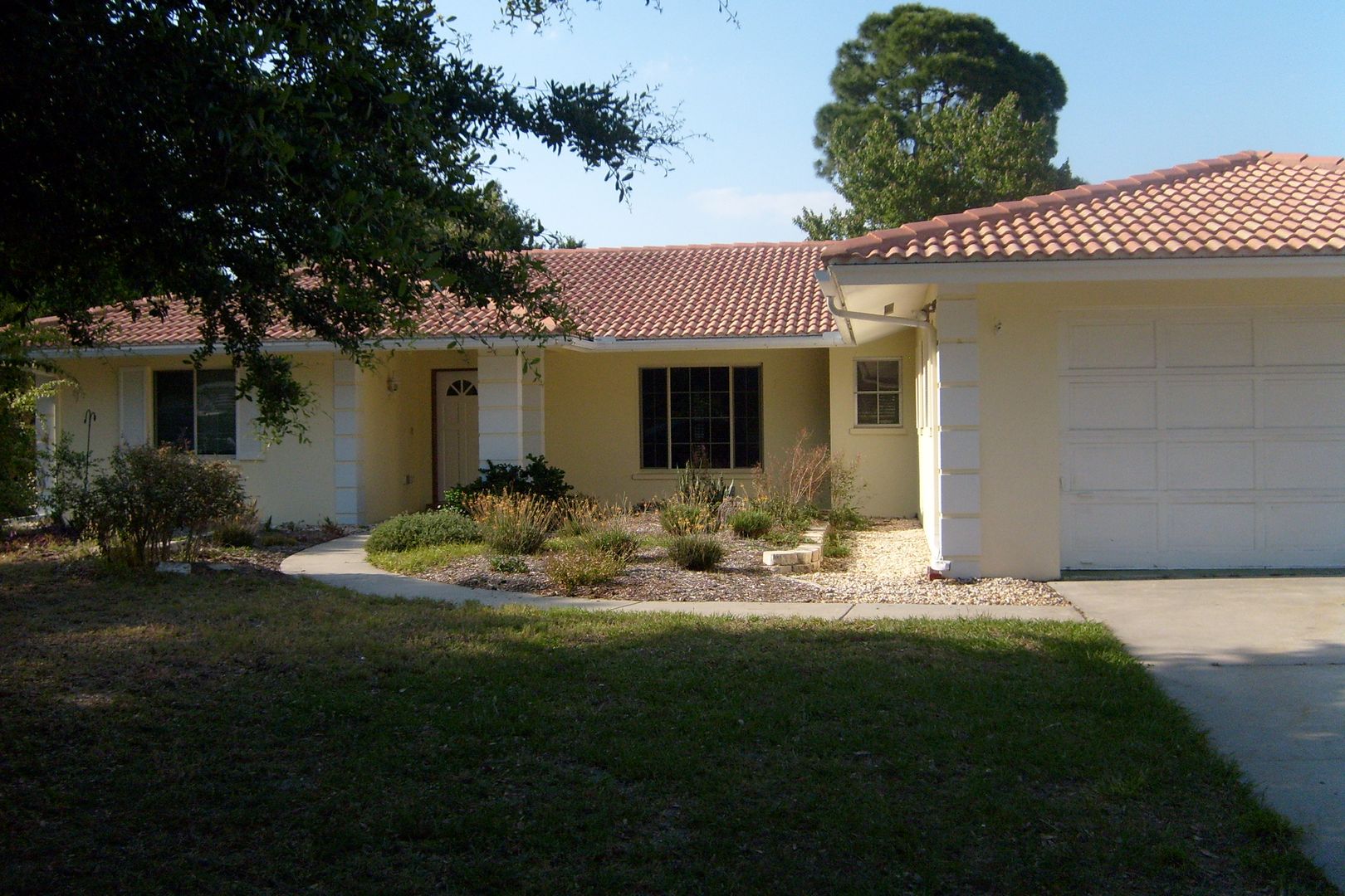 Sarasota House: 1876 Mid Ocean Circle