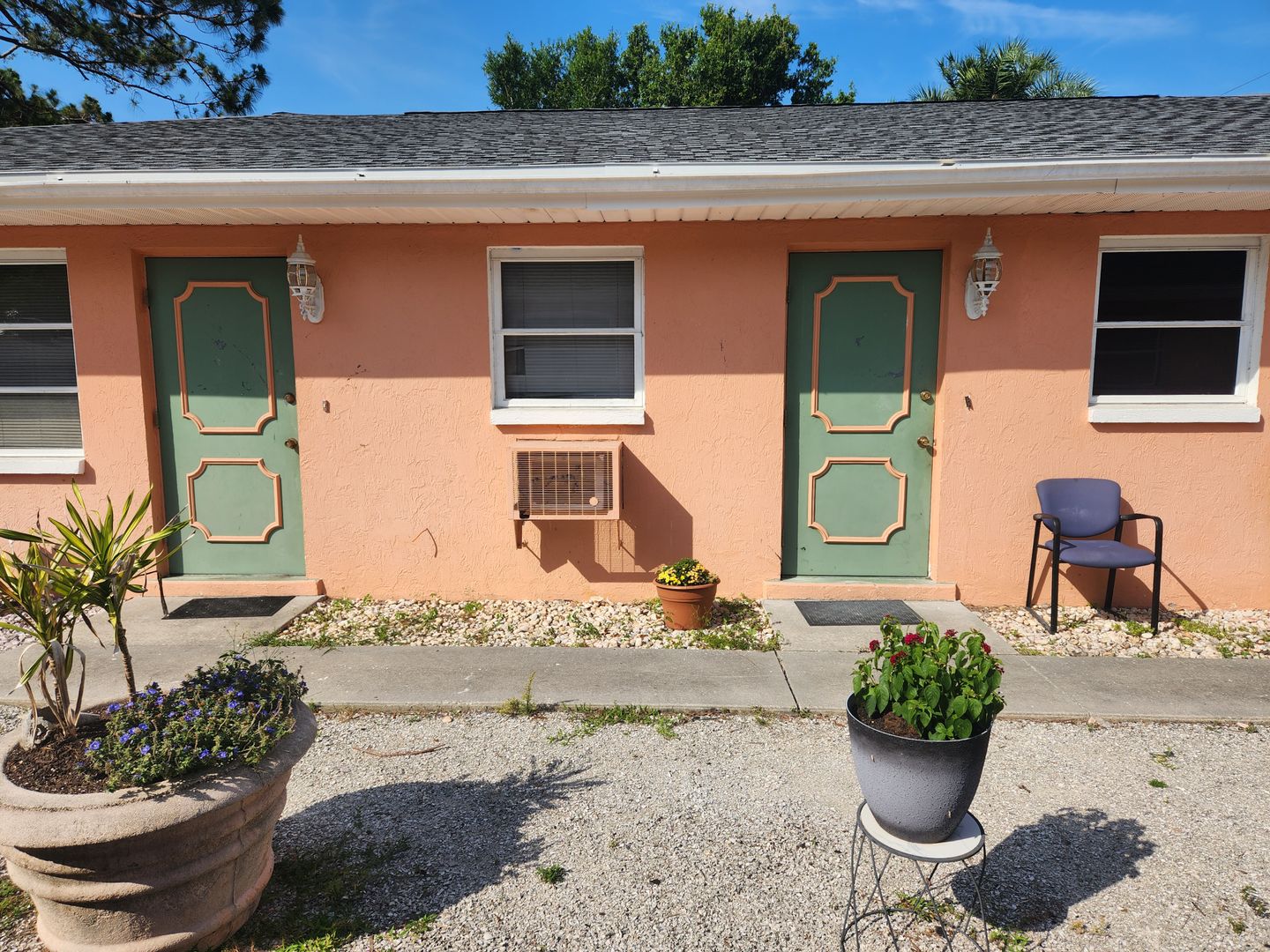 Nokomis Apartment: Colonia Lane East