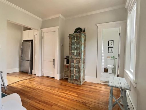 Sunny 1BR in the heart of the West End
