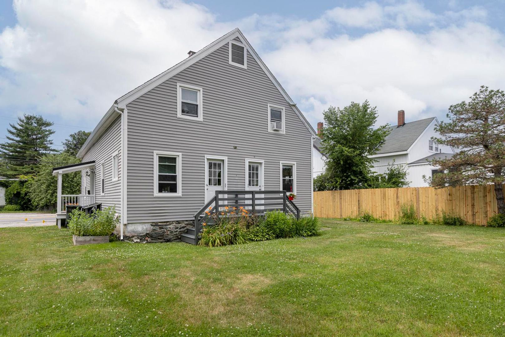 South Portland Apartment: 140 & 142 Sawyer Street