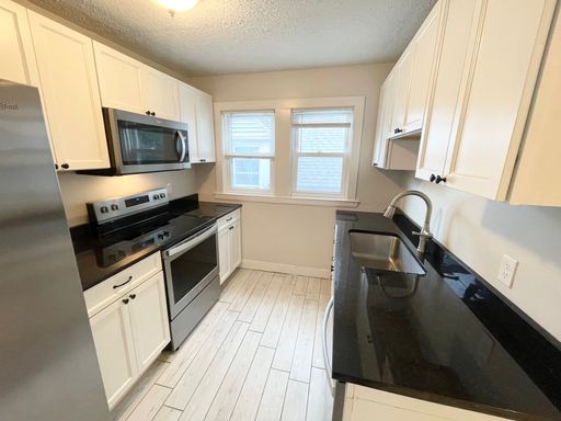 1 Bed 1 Bath Rental at 180 Grant Street, 6, Portland, ME – photo 1