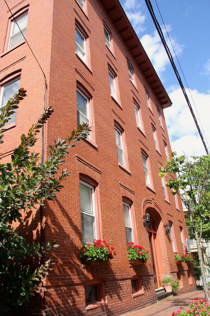 Portland Apartment: 111 Sherman Street