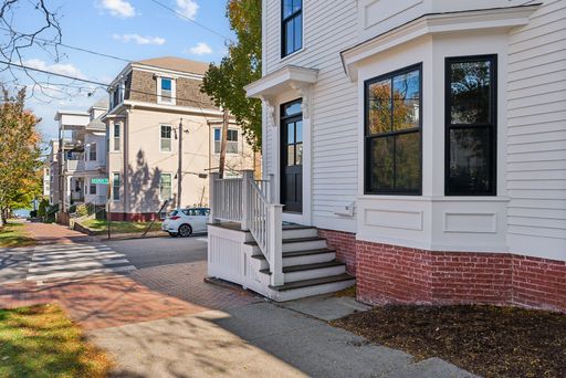 Gorgeous Eastern Prom 2BR Apartment – photo 1