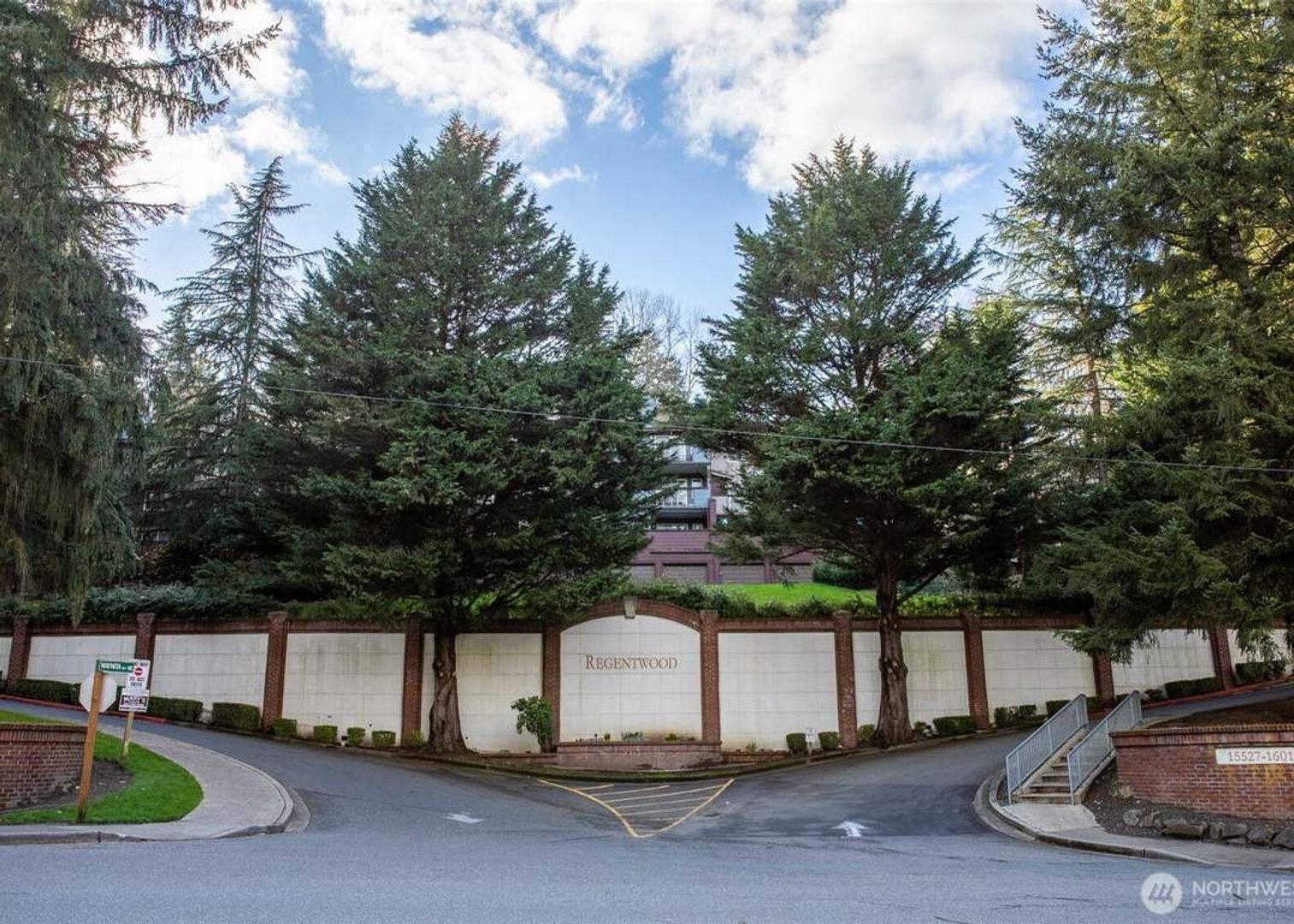 Bothell Condo: 15917 Waynita Way NE, Building E, #301