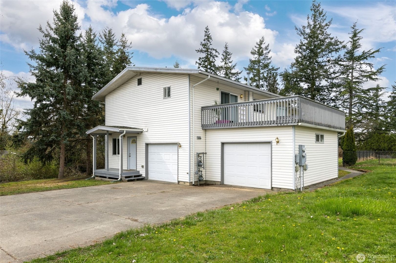 Bellingham Apartment: 2821 & 2823 Queen Street