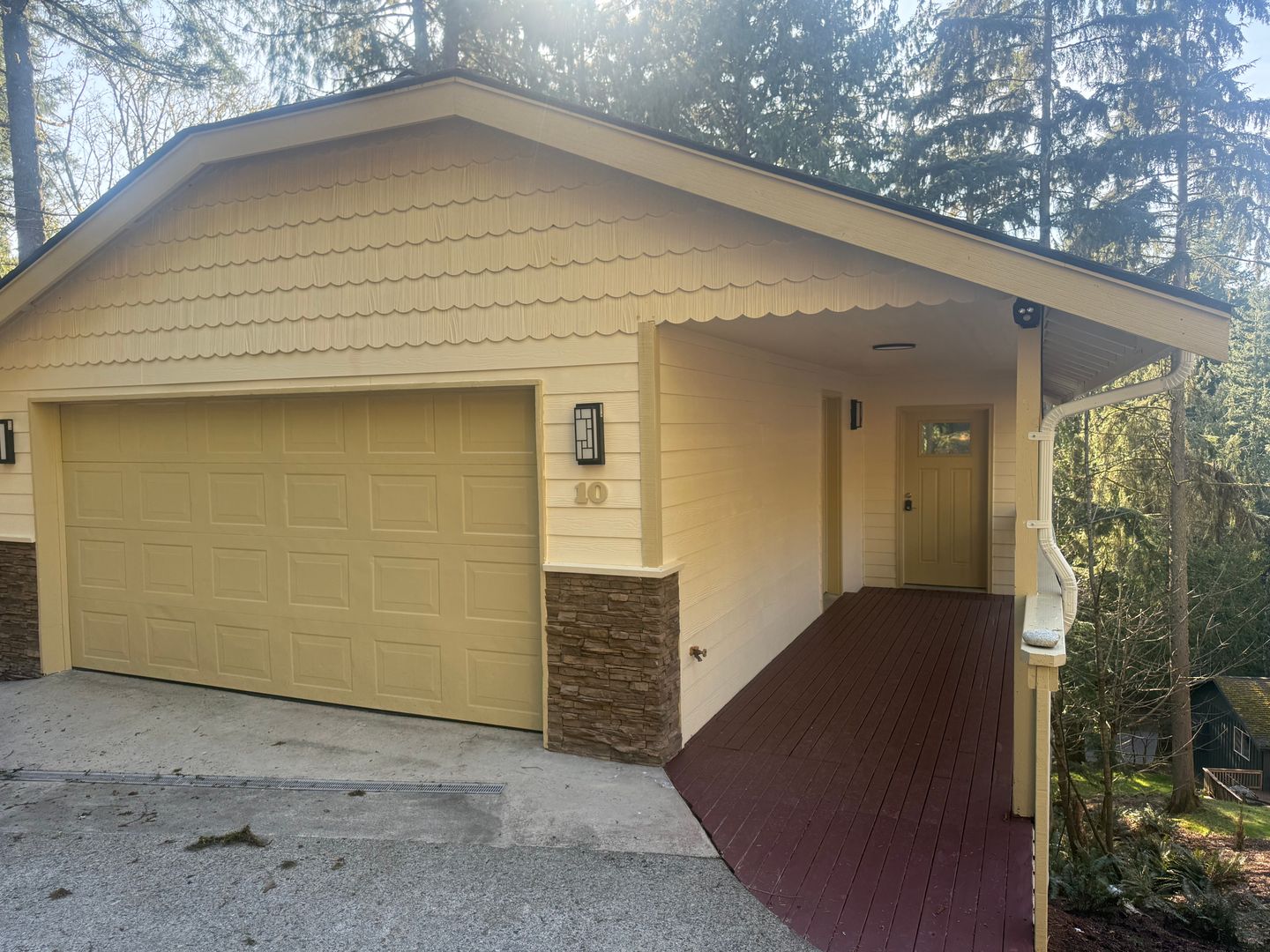 Bellingham Apartment: 10 Sandalwood Circle