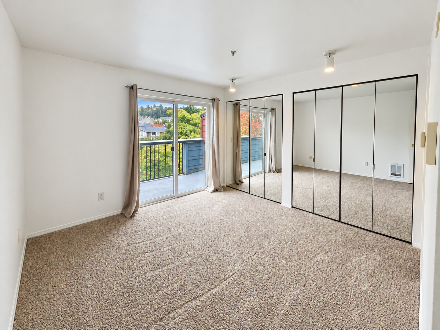 Bothell Condo: 15917 Waynita Way NE, Building E, #301