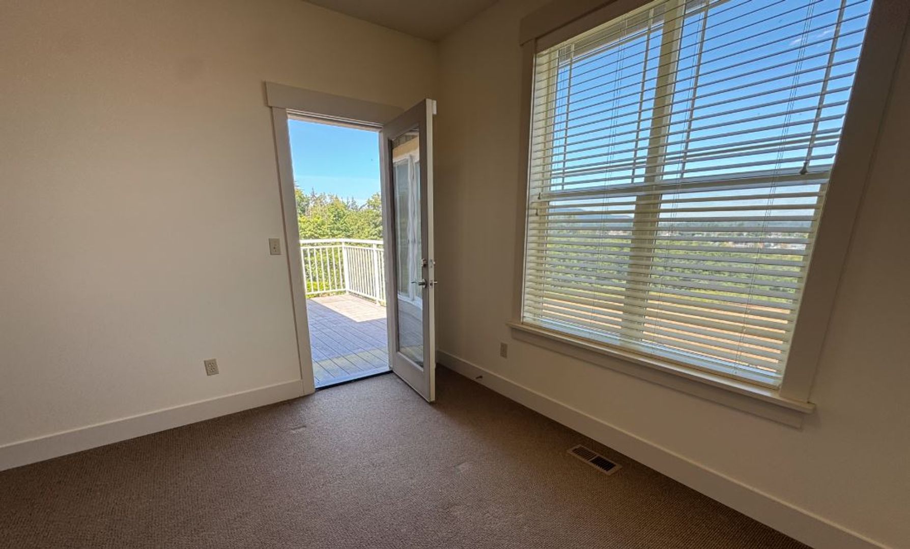 End Unit, 3 Bed, 2.5 Bath PLUS Bonus Room, Anacortes 12 of 12