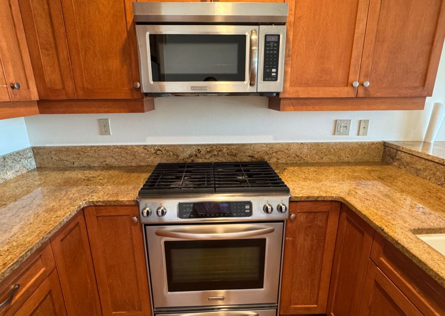 End Unit, 3 Bed, 2.5 Bath PLUS Bonus Room, Anacortes 5 of 12