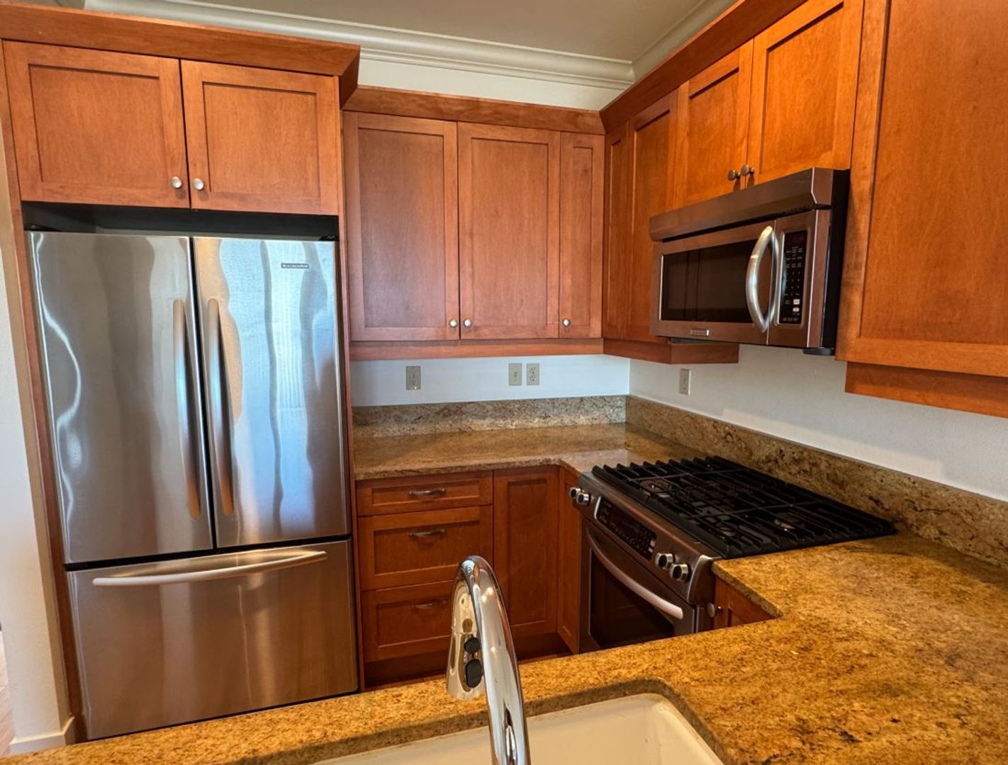 End Unit, 3 Bed, 2.5 Bath PLUS Bonus Room, Anacortes 6 of 12