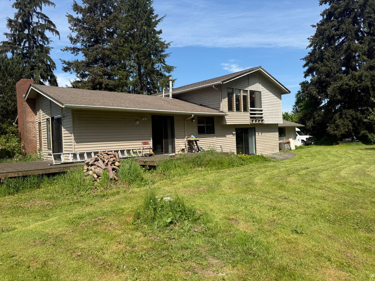 Mount Vernon House: 16325 Dike Road