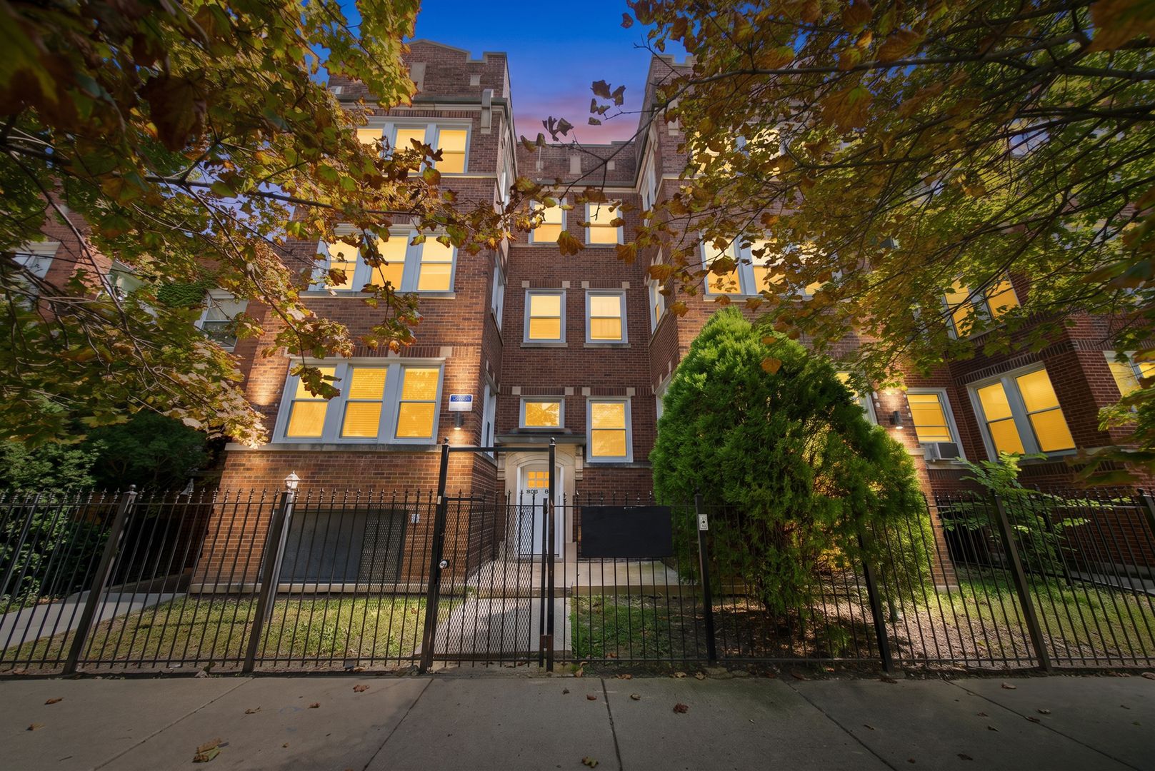 Chicago Apartment: 8007 S Carpenter St
