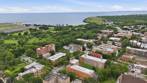 7801 S South Shore Dr. 1 Bedroom Accepting all vouchers! – photo 1