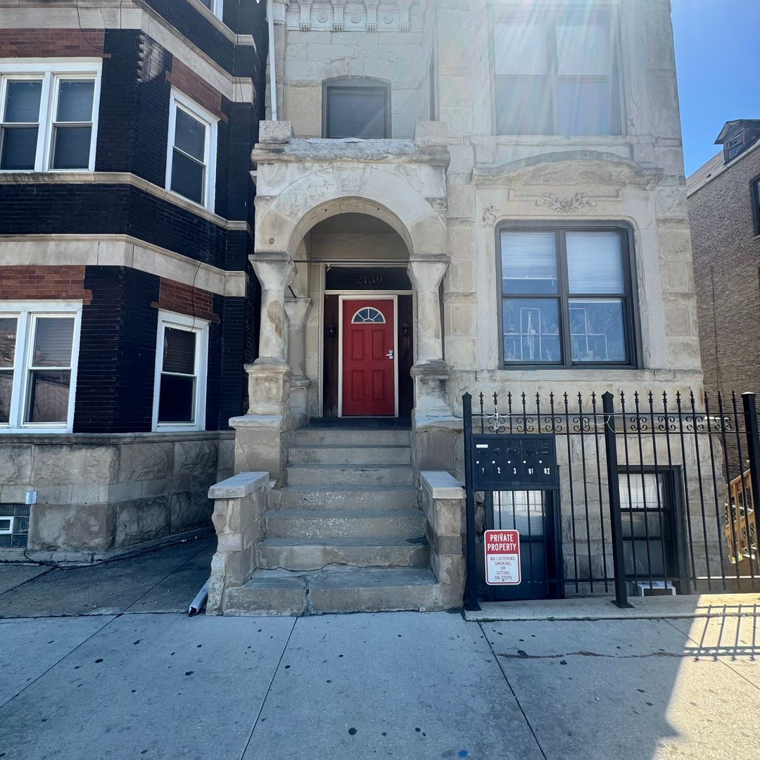 Chicago Apartment: 2139 S Western Ave