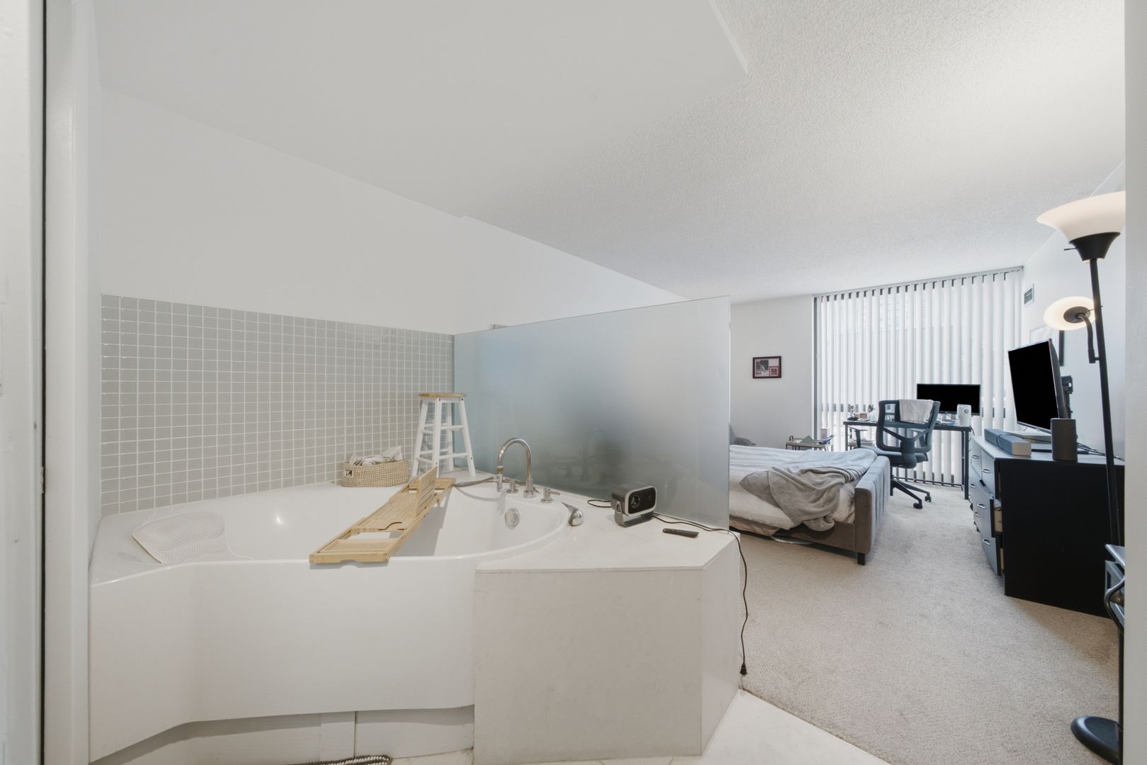 70 W Huron St Apt 502 10 of 12