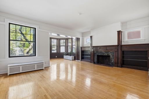 Spacious 4BR + Office / 2BA Historic Lakeview East Apartment – photo 1