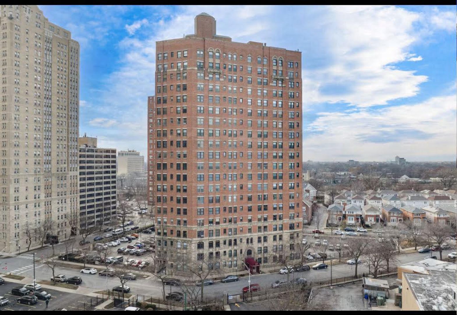 Chicago Apartment: 4940 E End Ave. #15C