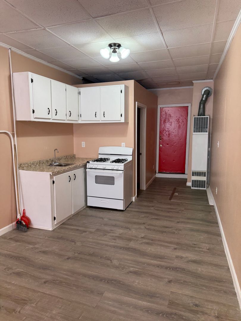 New Bedford Apartment: 303 -309 Coggeshall St.