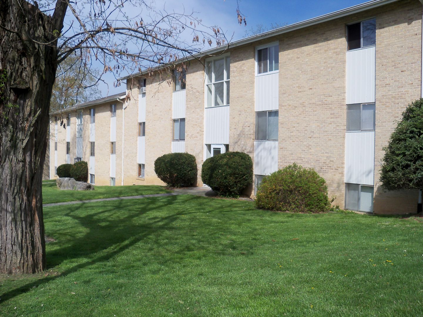 Blacksburg Apartment: 300-317 Apt. Heights Dr.