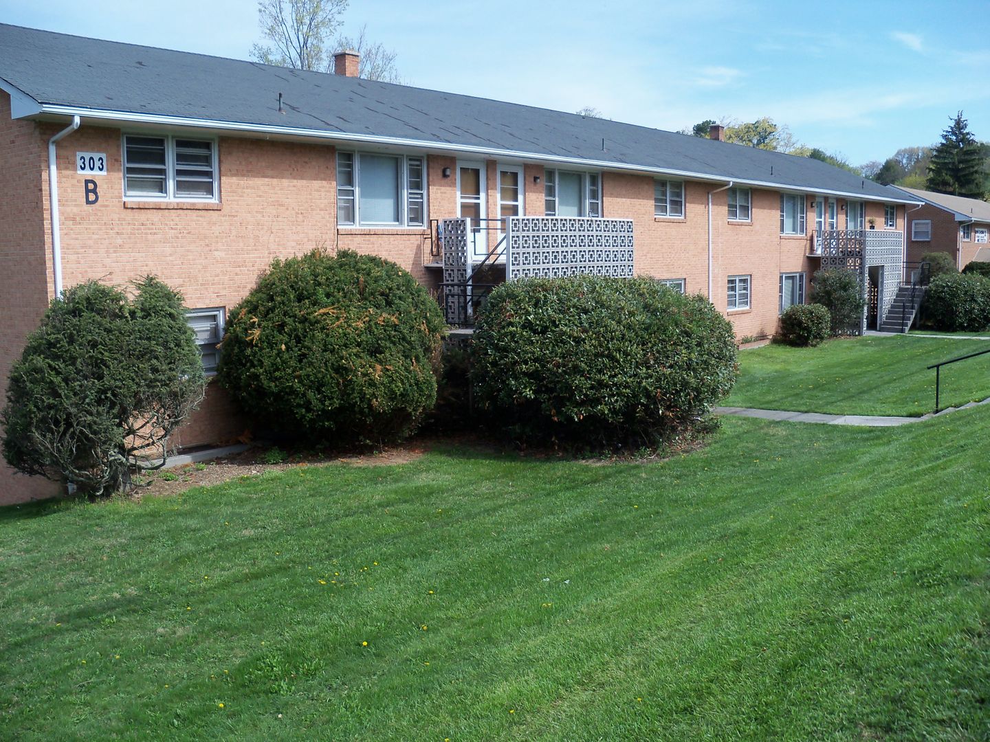 Blacksburg Apartment: 300-317 Apt. Heights Dr.