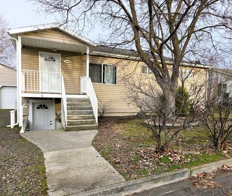 Quite 2 bedroom 1 bathroom Duplex