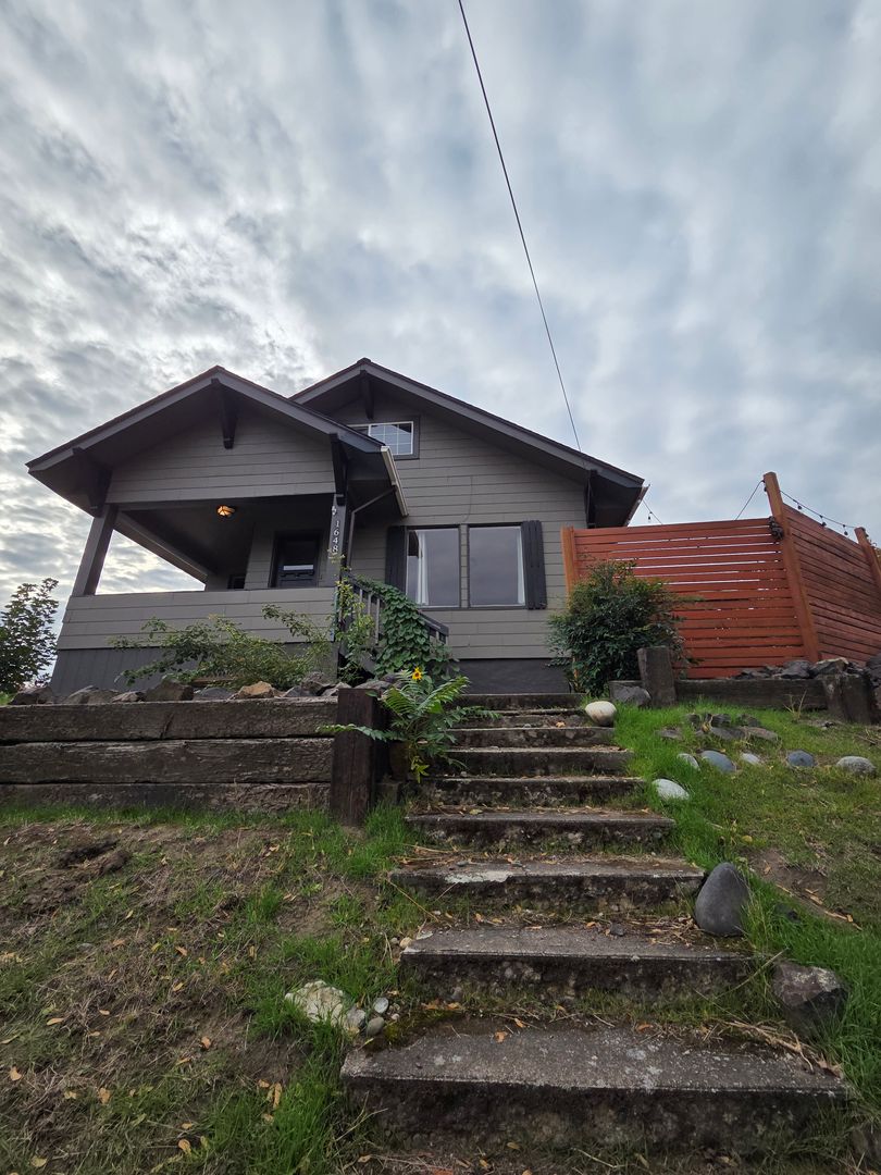 Lewiston House: 1648 9th Ave