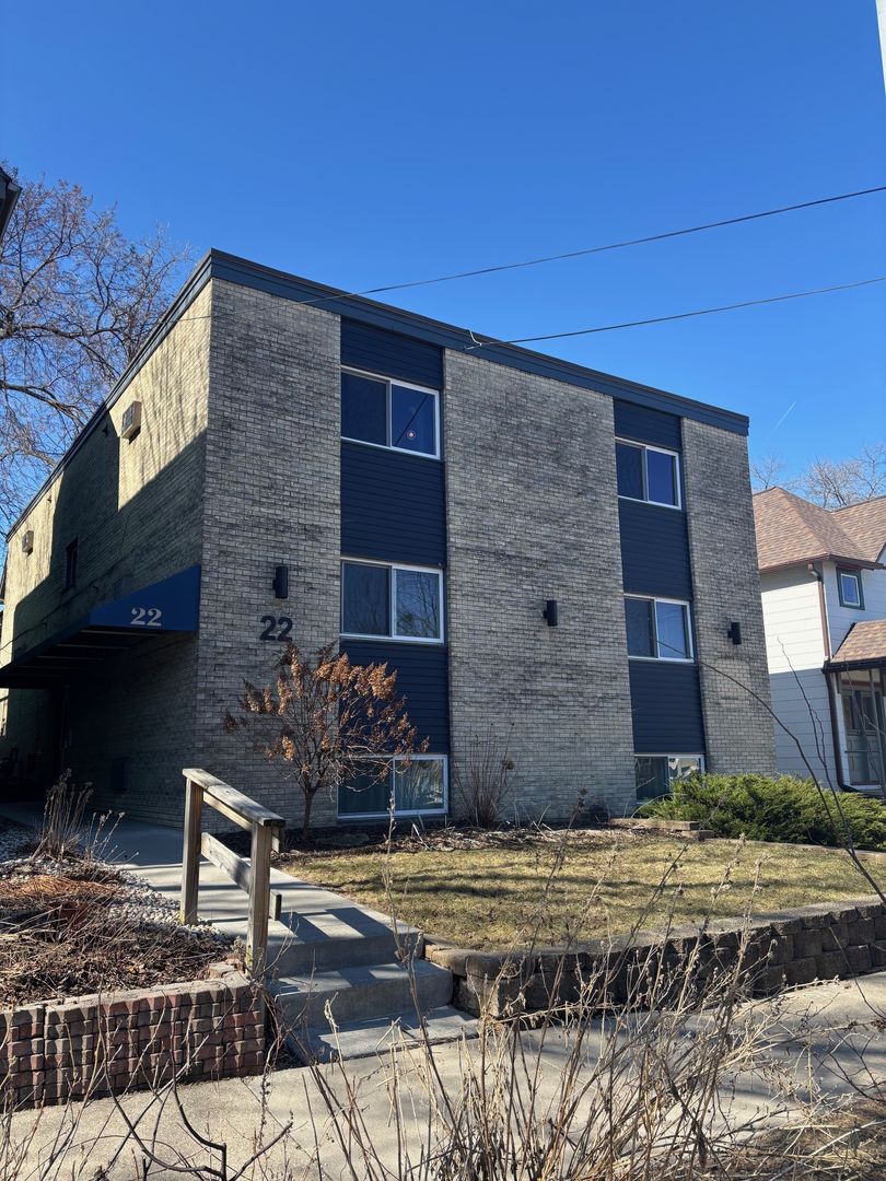 Madison Apartment: 22 N Franklin St