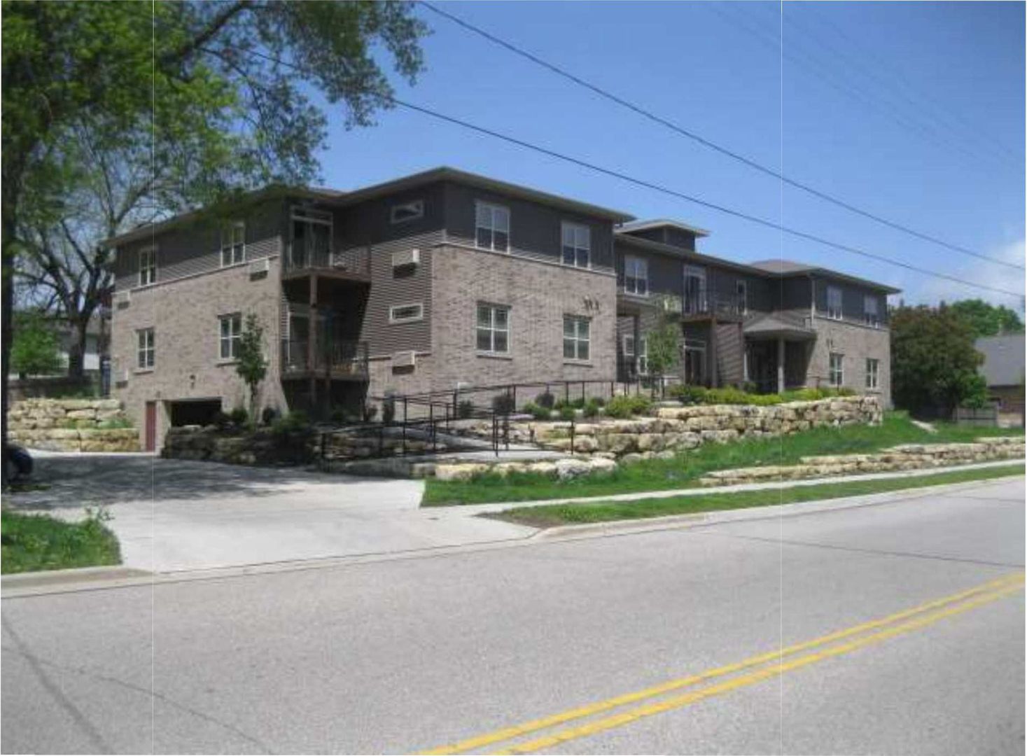 Stoughton Apartment: 400 South Van Buren St