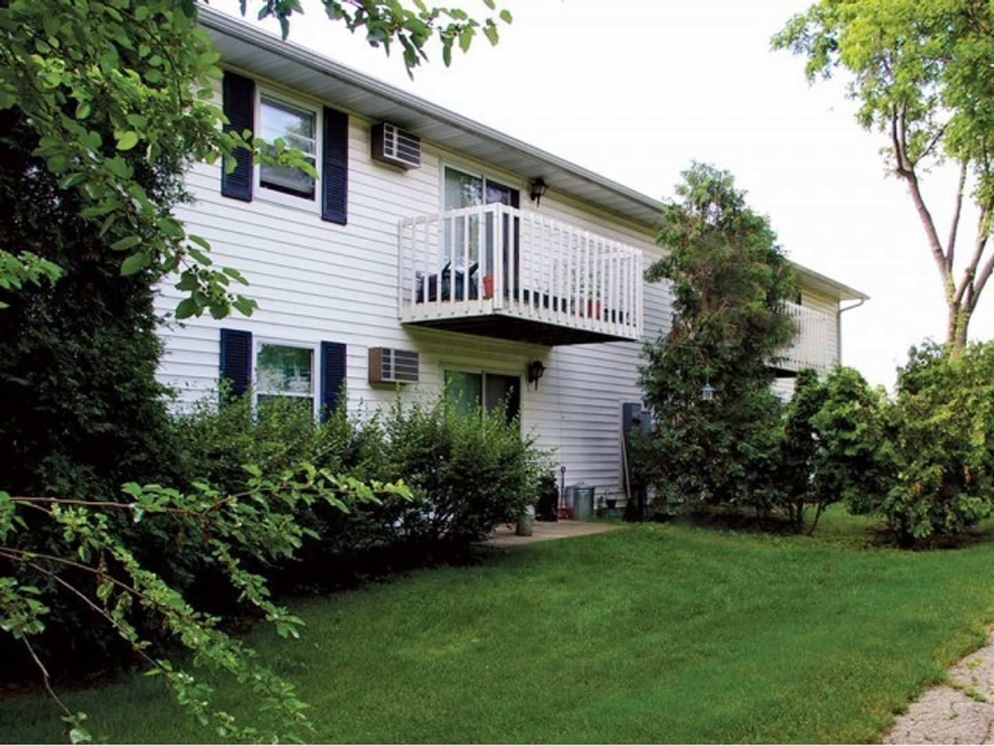 Oregon Apartment: 205-233 Walnut Street