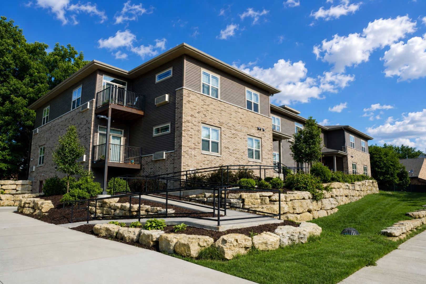 Stoughton Apartment: 400 South Van Buren St