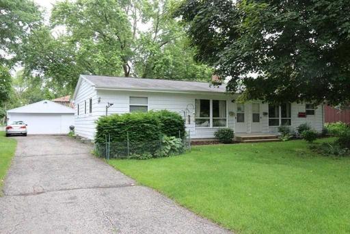 Updated Madison West, Two Bedroom, One Bathroom Duplex – photo 1
